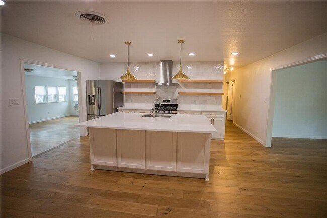 Foto del edificio - 202 W Crestland Dr