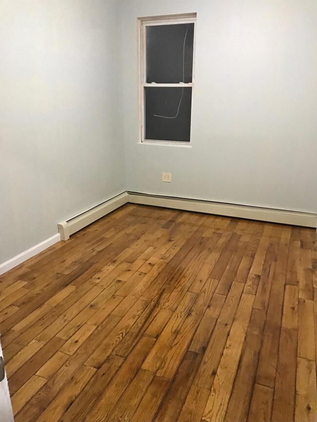 Foto del edificio - 511 E 183rd St