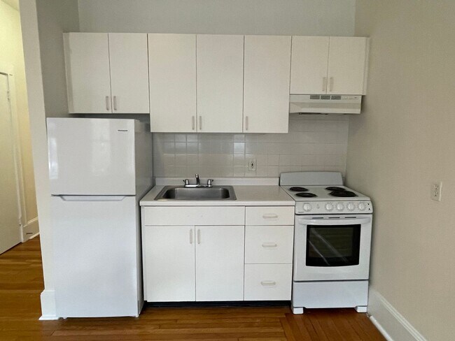 Building Photo - $2480 | Studio Available Now | Heat & Hot Water Included | Convenient Brookline Location