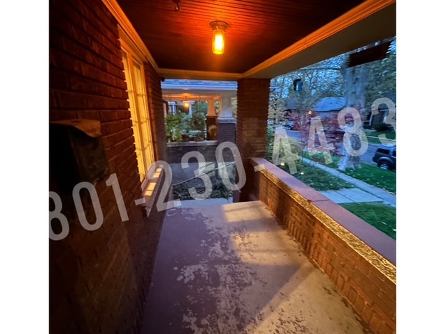 Porche delantero - 1087 Windsor St E