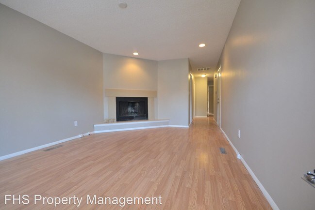 Building Photo - 2 br, 1 bath House - 630 W Edgewood St