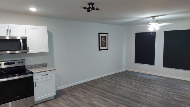 Foto del edificio - 10128 W Century Dr