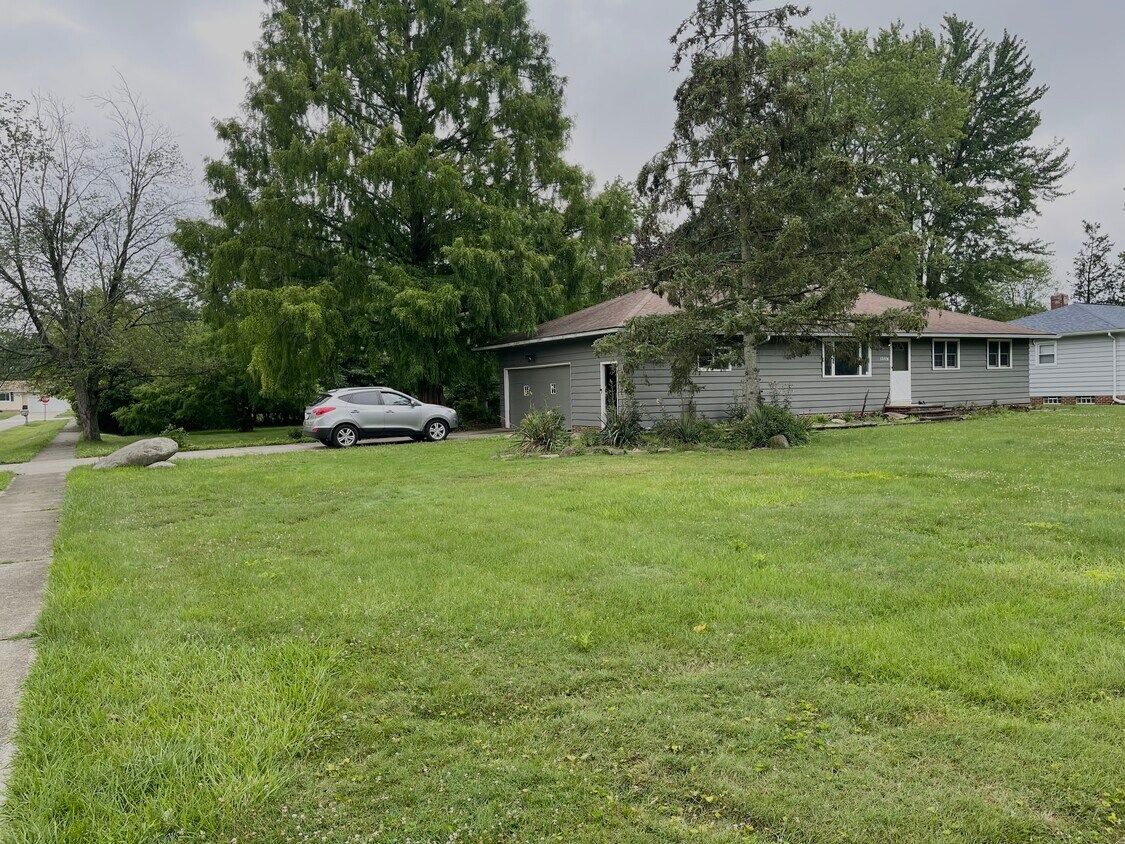 Foto principal - 13101 Harper Rd