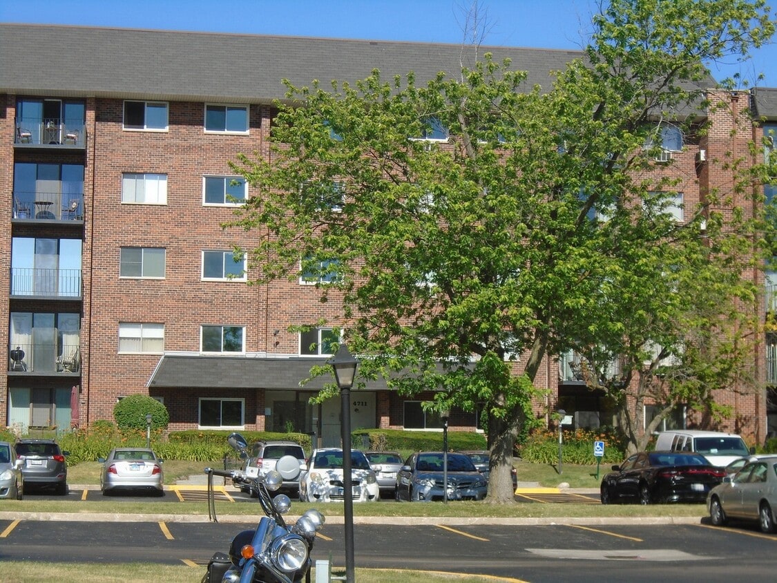 4711 Saint Joseph Creek Rd Unit 1E, Lisle, IL 60532 Condo for Rent in