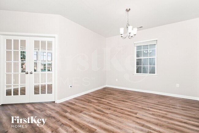 Foto del edificio - 766 River Dell Townes Ave.