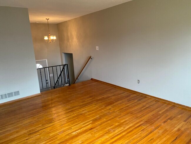 Building Photo - 3675 Prairie Rd