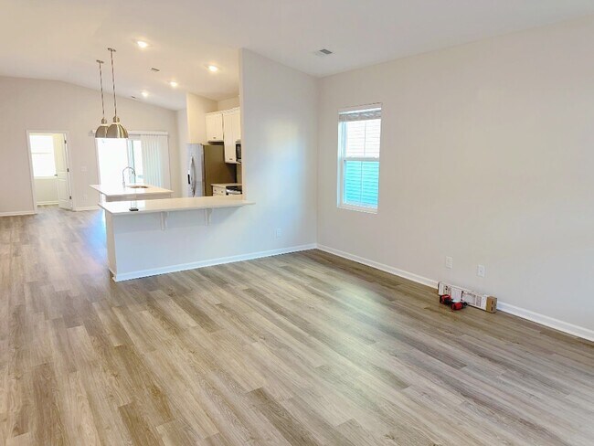 Foto del edificio - 192 Standing Oaks Dr