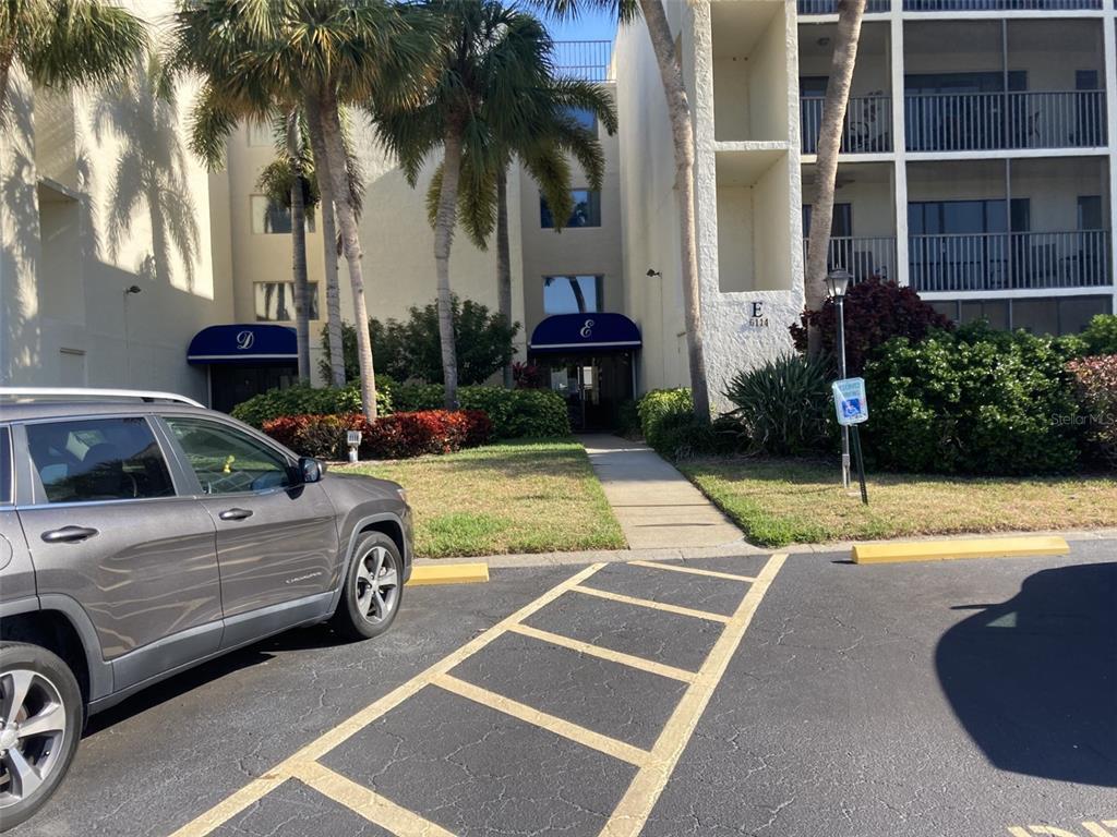 Foto principal - 6114 43rd St W
