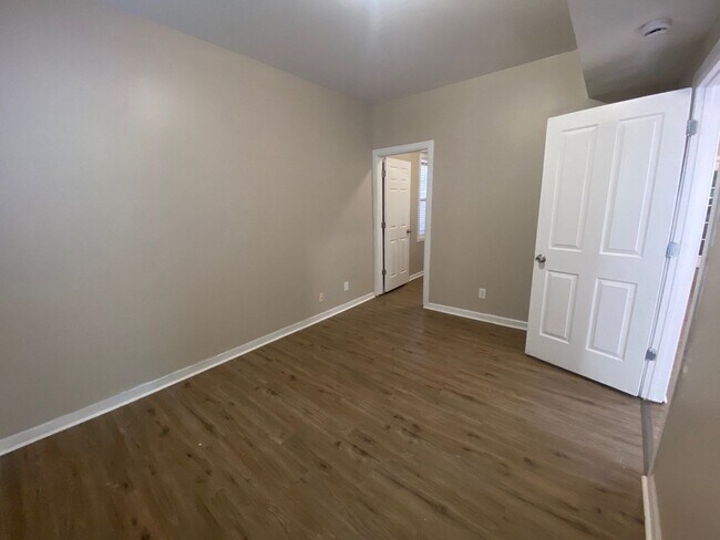 Building Photo - Fully Renovated 4-Bedroom Home – Move-In R...