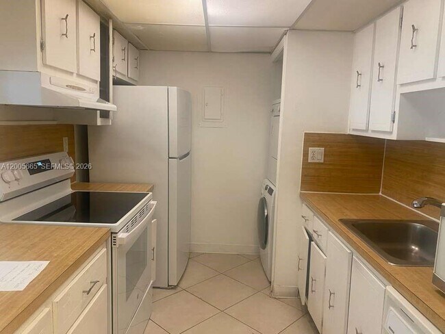 Foto del edificio - 220 Lakeview Dr
