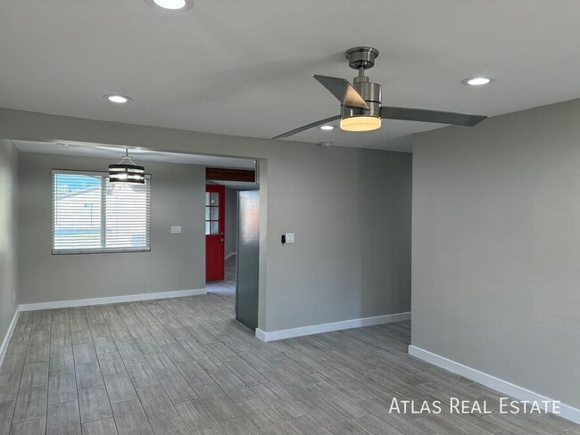 Foto del edificio - 3412 W Orangewood Ave