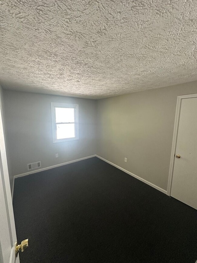 Building Photo - 35 Aurora St