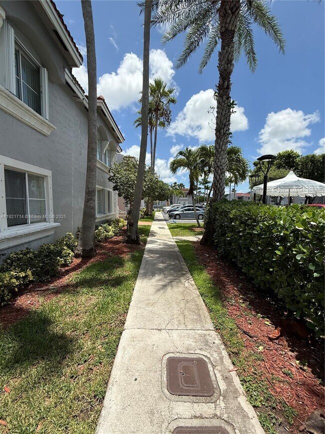 Foto del edificio - 4744 NW 114th Ave