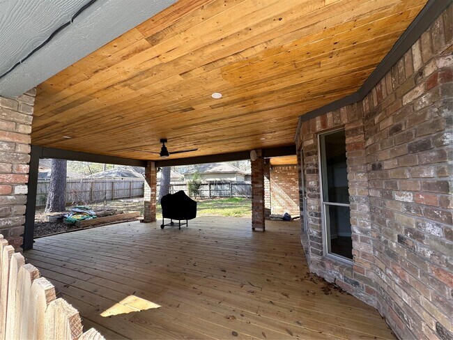 Foto del edificio - 17707 Moss Point Dr