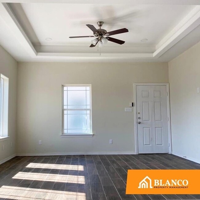 Foto del edificio - 1008 Calle Naranja