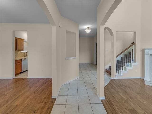 Building Photo - 617 Gentry Ln