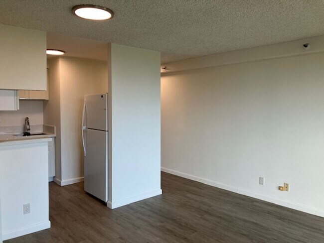 Building Photo - d022g