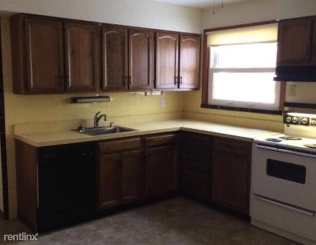 Building Photo - 3 br, 1 bath House - 827 Bella Ln
