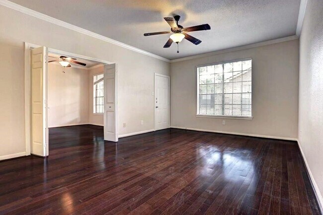 Building Photo - 2255 Braeswood Park Dr