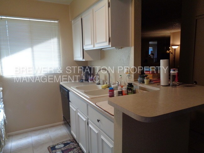 Building Photo - 602 W Hononegh Dr