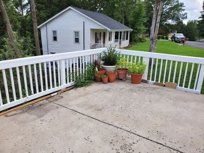 Building Photo - 5845 Reservoir Heights Ave