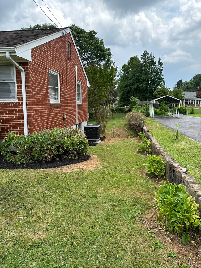 Fully fenced in backyard for your pet to thrive. - 455 Fleming Ave NE