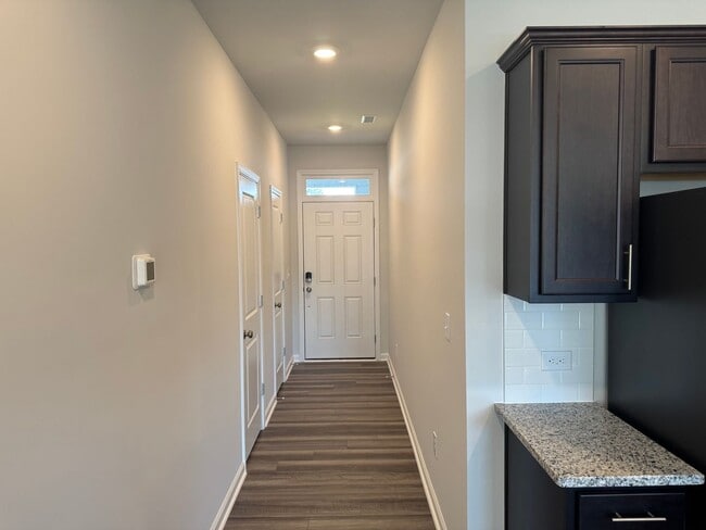 Foto del edificio - Brand new 3-bedroom / 2.5-Bath in the high...