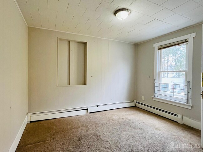 Building Photo - 417 Henry St