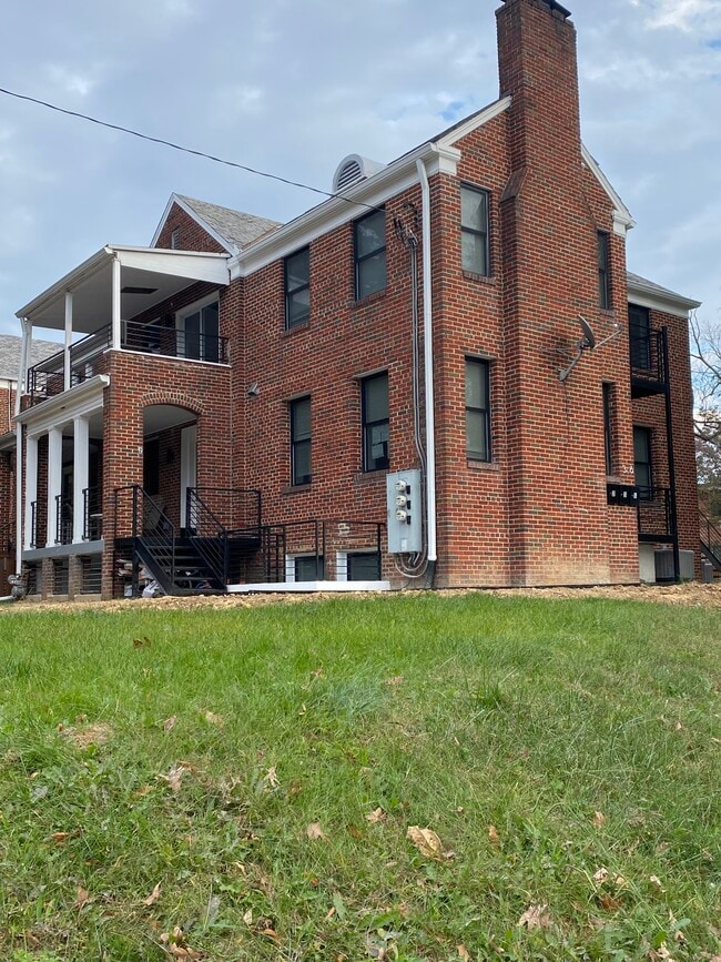 Building Photo - 36 Hawaii Ave NE