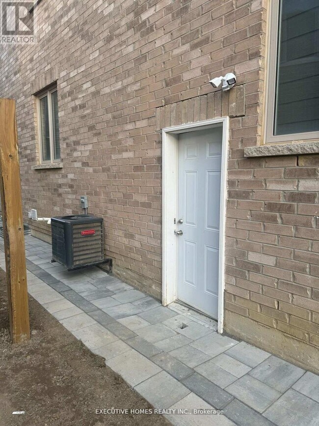 Photo du bâtiment - 3 Spinland St