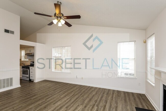 Building Photo - REDUCED!