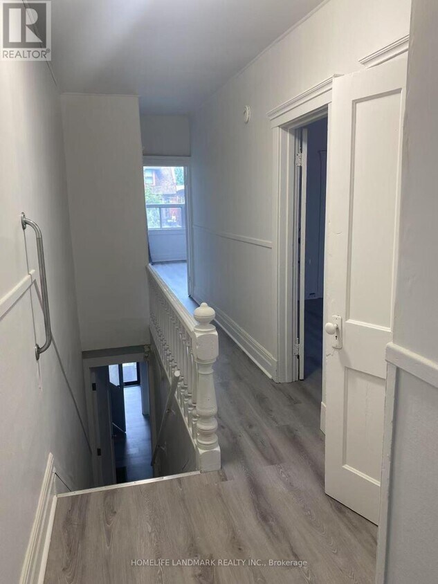 Primary Photo - 1067 Dovercourt Rd