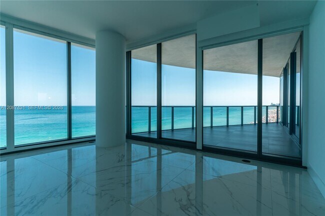 Foto del edificio - 15701 Collins Ave
