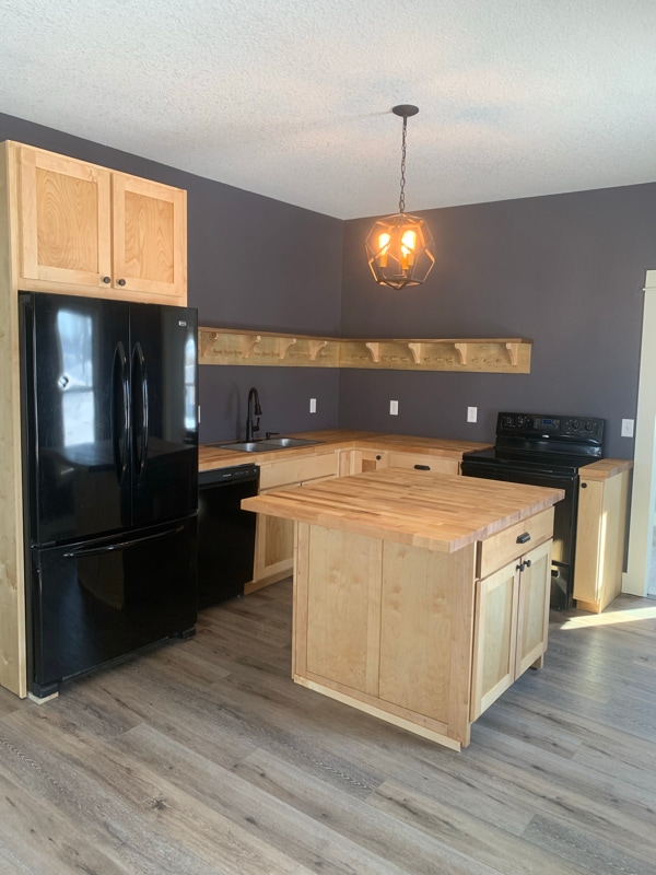 Building Photo - 603 E 1st St