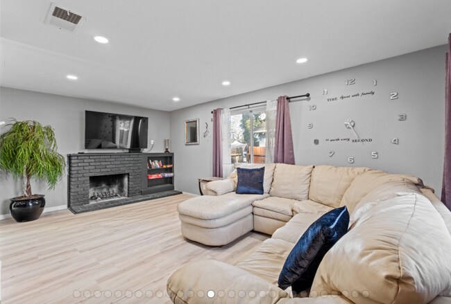 Building Photo - 325 Falcon Dr