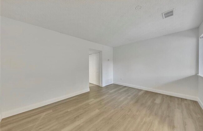 Foto del edificio - Renovated townhome in Great Alpharetta location