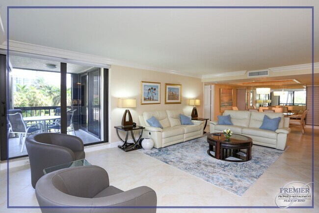 Foto del edificio - **PARK SHORE BEAUTY WALK TO VENETIAN VILLA...