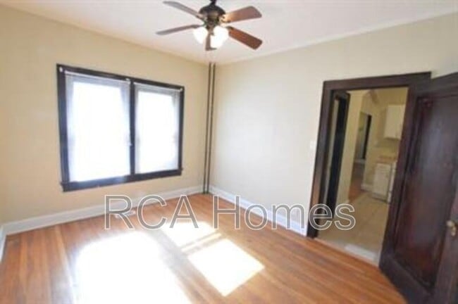 Photo - 2527 Shelby St Apartment