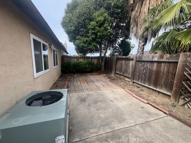 Building Photo - 2315 Mandarin Way