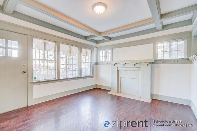 Foto del edificio - 958 W 42nd Pl