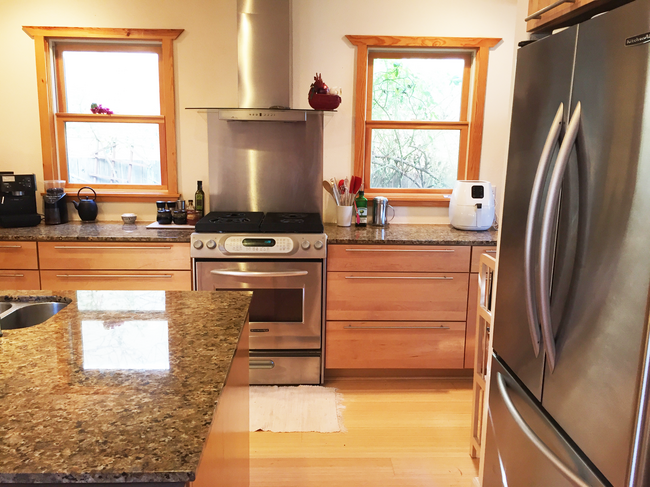 High end Kitchen appliances and a peninasula. - 1007 Evelyn Ave