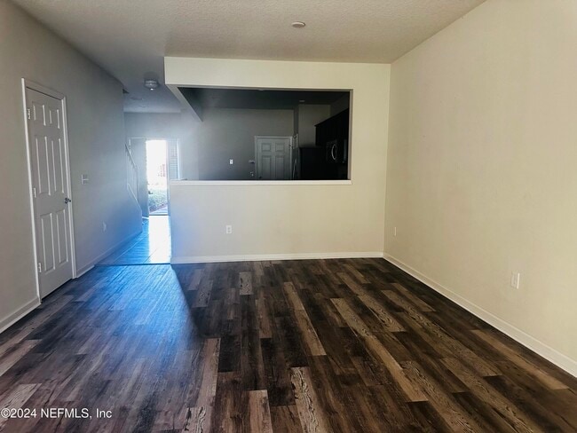 Building Photo - 6801 Roundleaf Dr