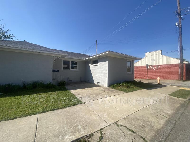 Primary Photo - 323 N 13th St