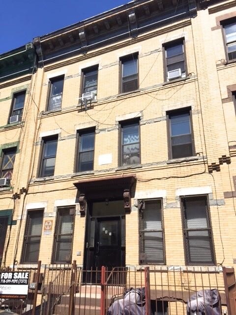 Foto principal - 845 Hart St