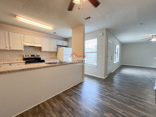 Building Photo - 2-Bedroom Rental with 2 Full Bathrooms on ...