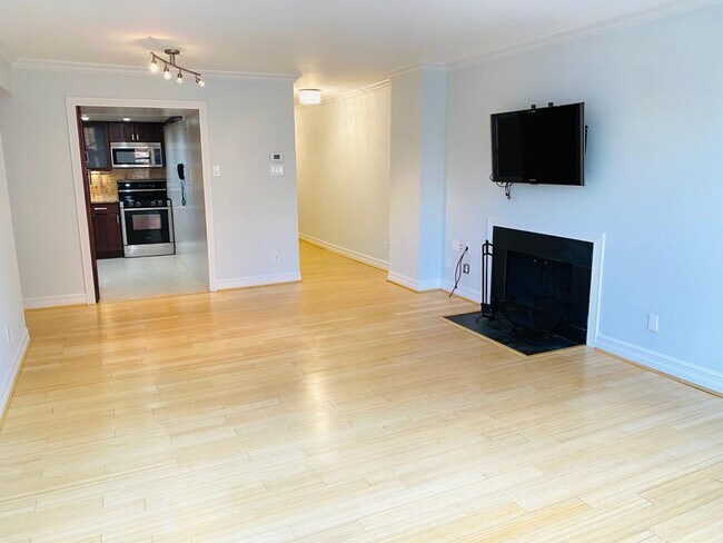 De la ventana a la entrada - 2501 K St NW