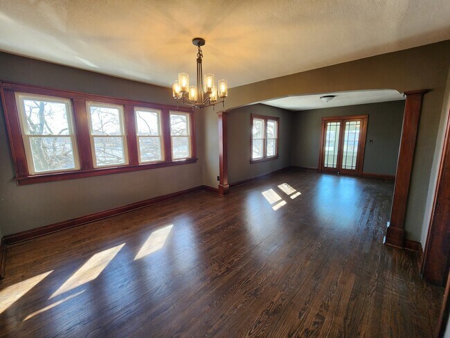 Building Photo - 544 S Schuyler Ave