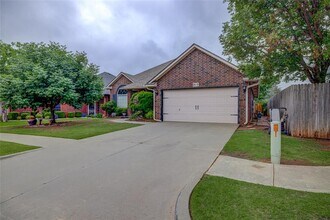 Building Photo - 913 Elm Creek Dr