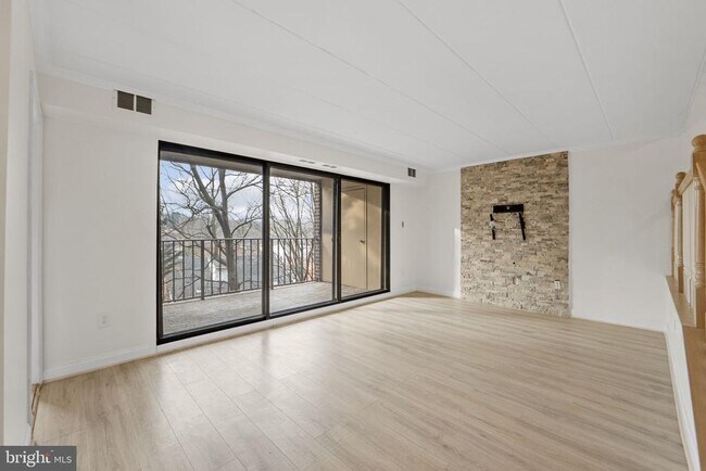 Foto del edificio - 124 Roberts Ln