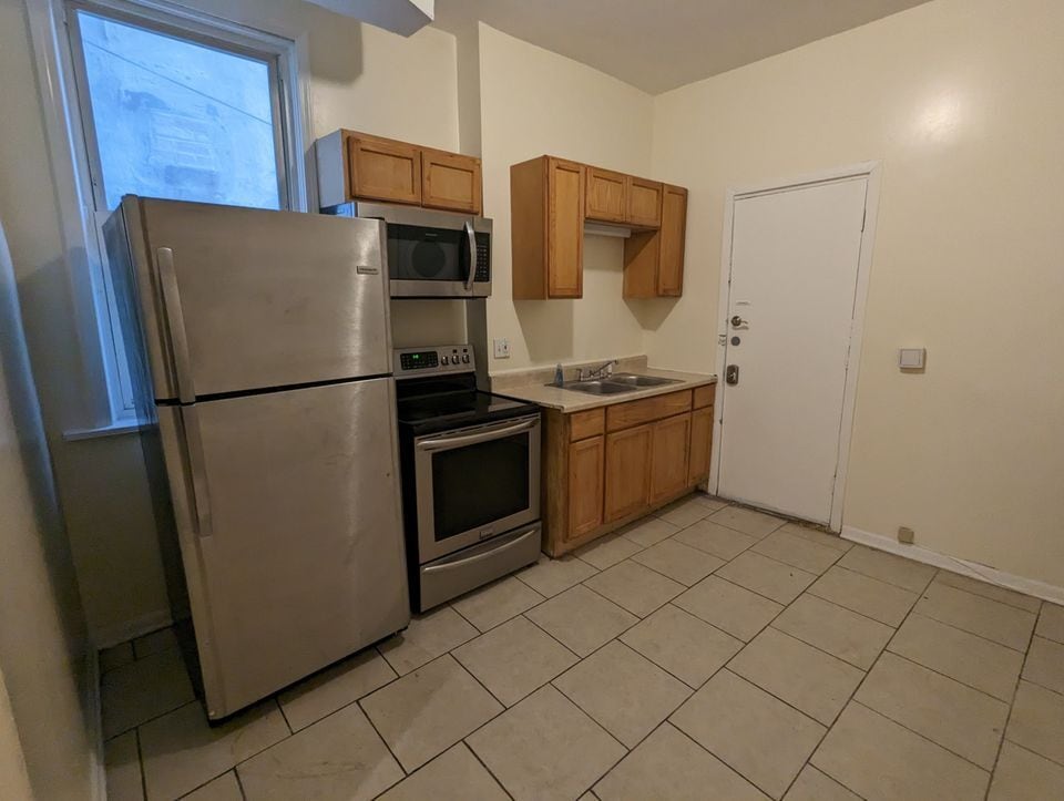 Primary Photo - 6620 S Ingleside Ave